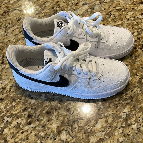 🖤 Air Force 1 '07 'White Black’ CT2302-100 Men’s Size 7/Women’s Size 8.5 - Picture 5 of 14